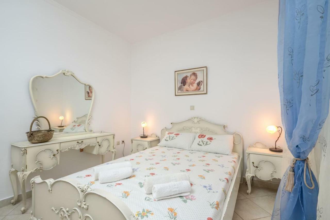 Independent Agapitos Apart , 2Bdrm, Private Patio Naxos City المظهر الخارجي الصورة